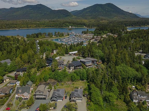 3rd image of 386 Pacific Cres