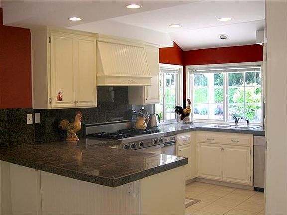 4th image of 377 Windtree Ave