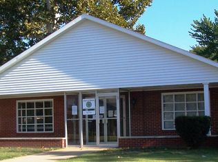 300 E 2nd St, Beardstown, IL 62618
