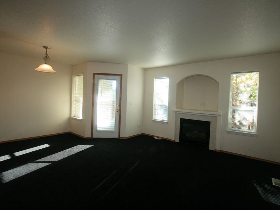 2nd image of 15622-15626 NE Milton Pl