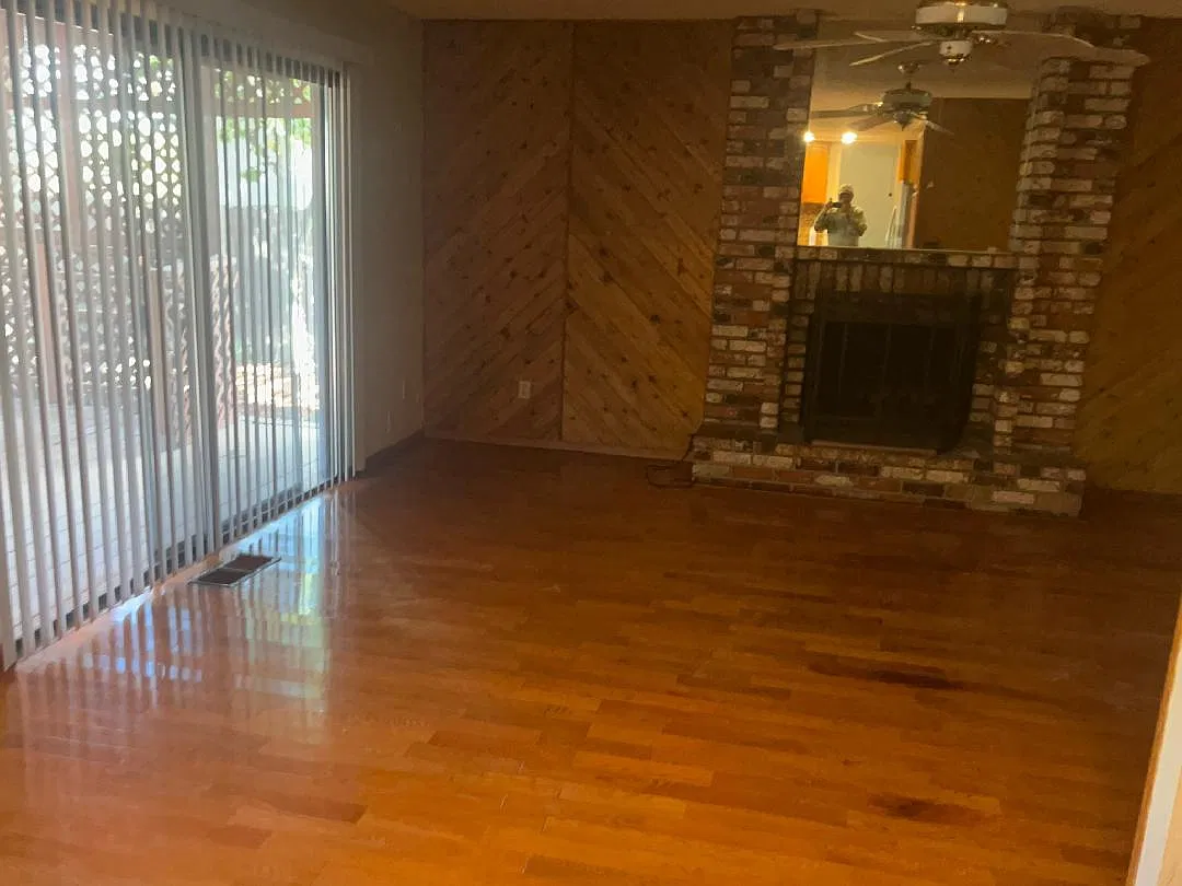 4 bed, 2.5 bath, 2400 sqft, $4,200 — Photo 2