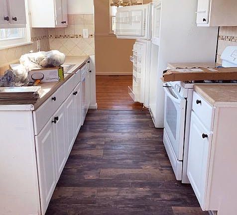 Kitchen view from dining/breakfast nook
