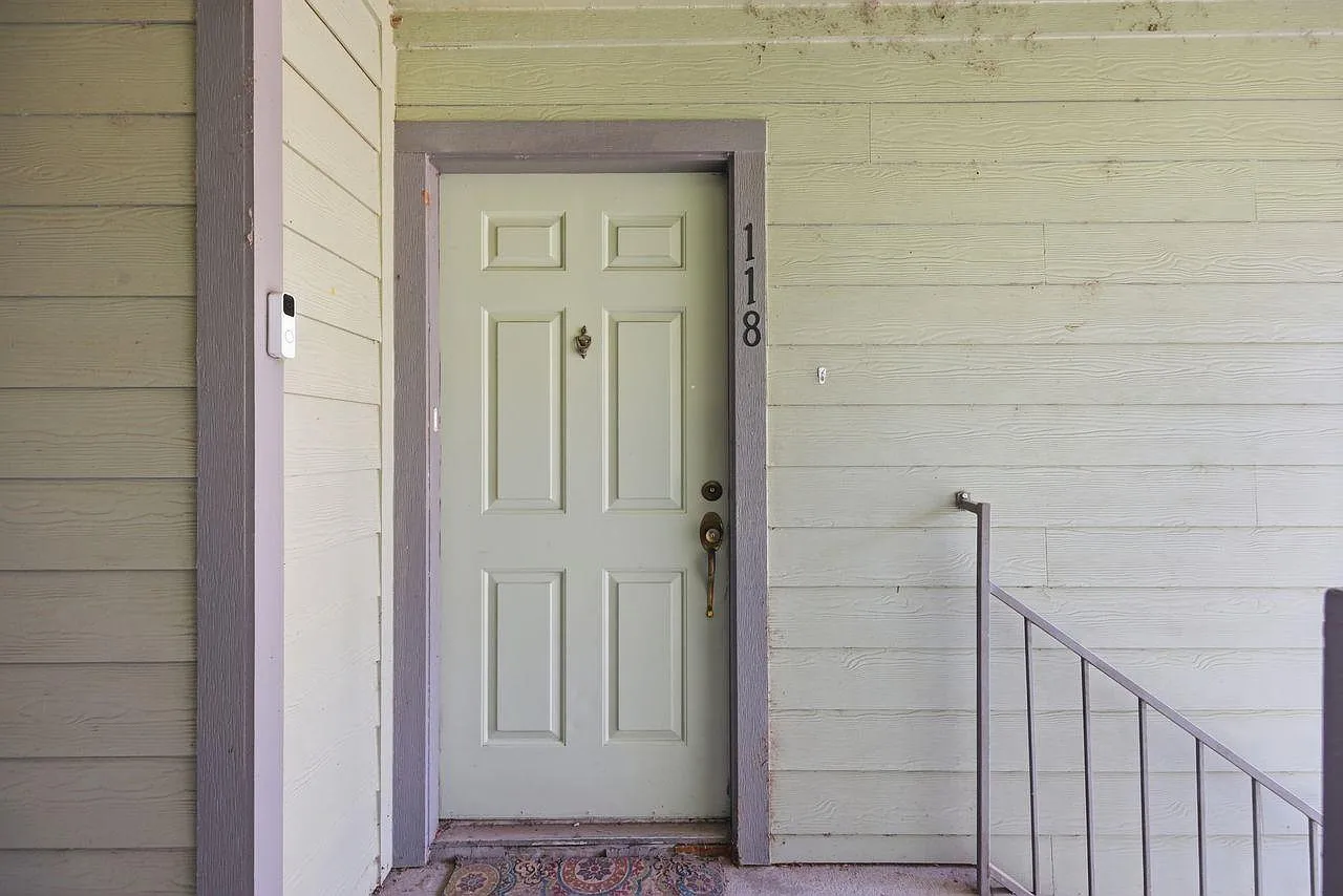 1 bed, 1.0 bath, 650 sqft, $900 — Photo 1