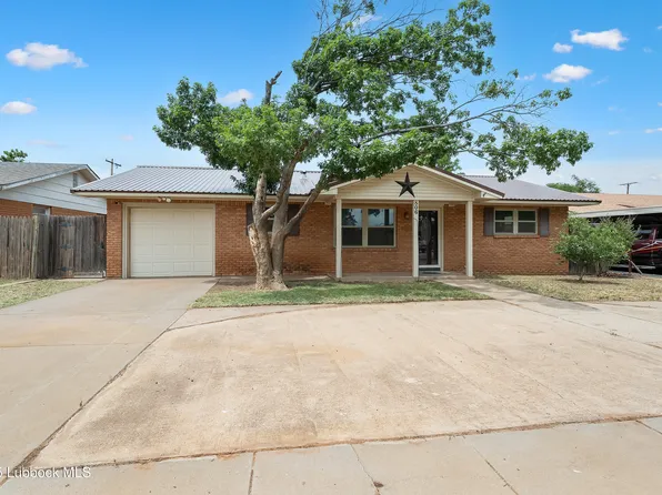 806 9th St, Wolfforth, TX 79382