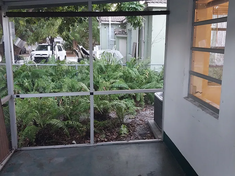 Screen porch