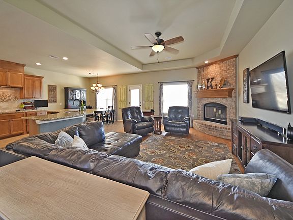 4th image of 14494 Ashwood Ct