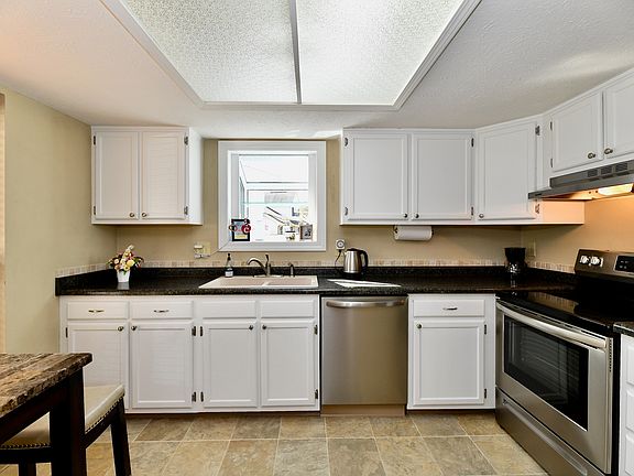 4th image of 7510 Castleton Farms North Dr