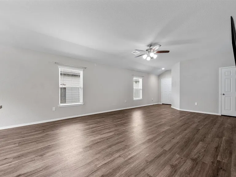 10061 Spring Creek Rd — Photo 5