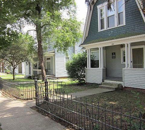 3rd image of 221 W Union St