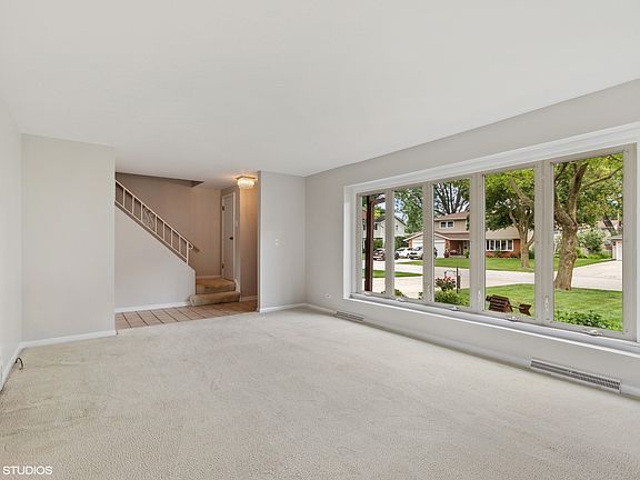 4th image of 1113 E Dogwood Ln