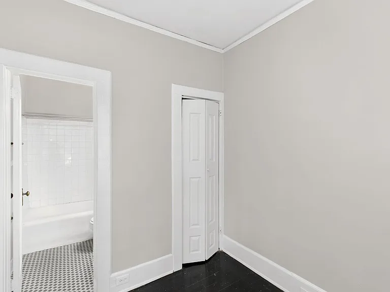 Clairmont Apartments — Photo 10