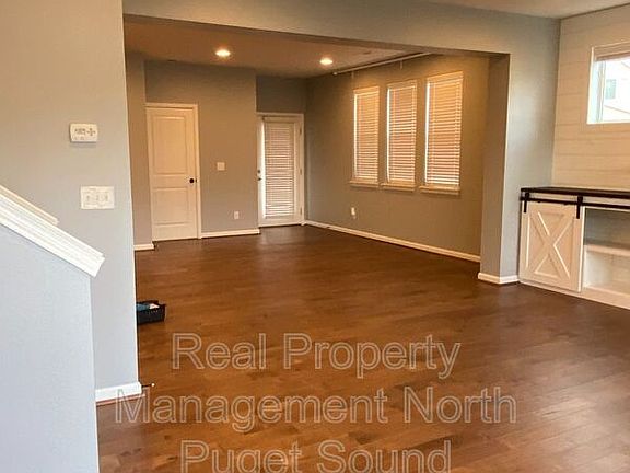 4th image of 4405 30th Dr SE