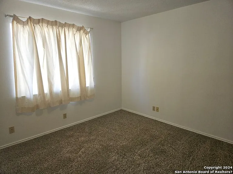 5319 Ashbury Dr — Photo 9