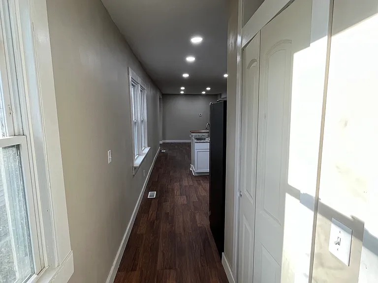 810 E 8th St #1 — Photo 3