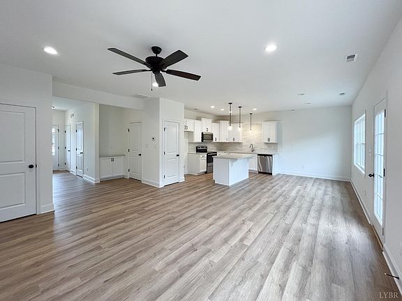 2nd image of 1204 Lindenshire Dr