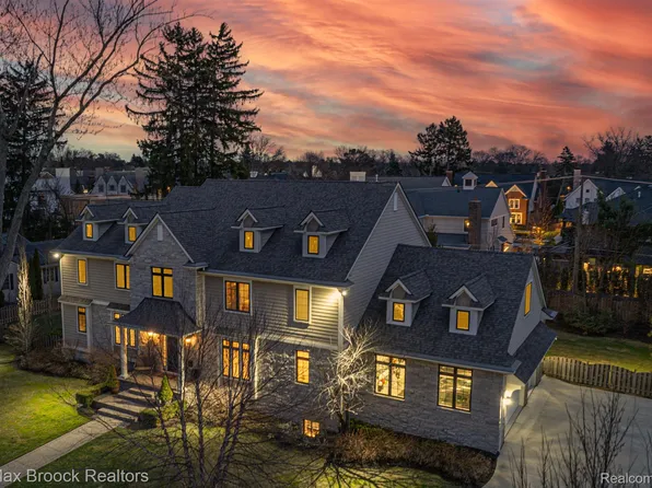 1170 Chesterfield Ave, Birmingham, MI 48009