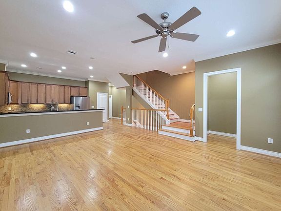 5th image of 1115 Saint Charles St