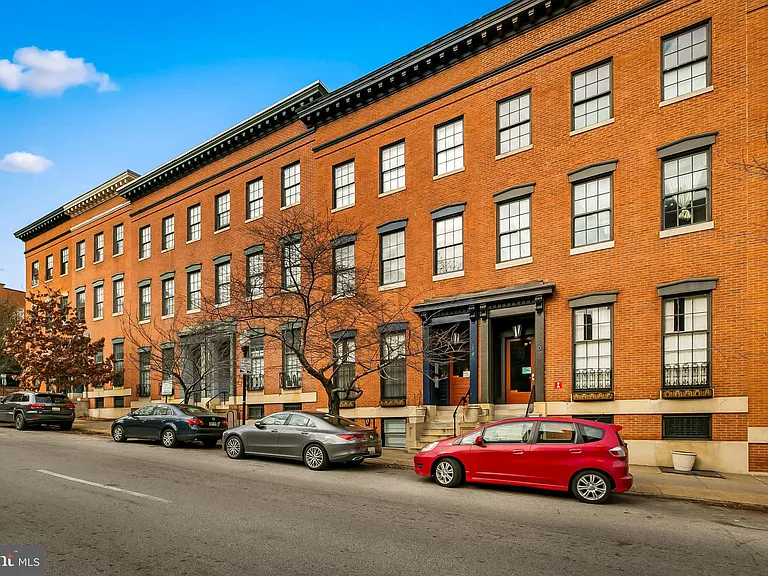18 E Madison St #4 — Photo 2