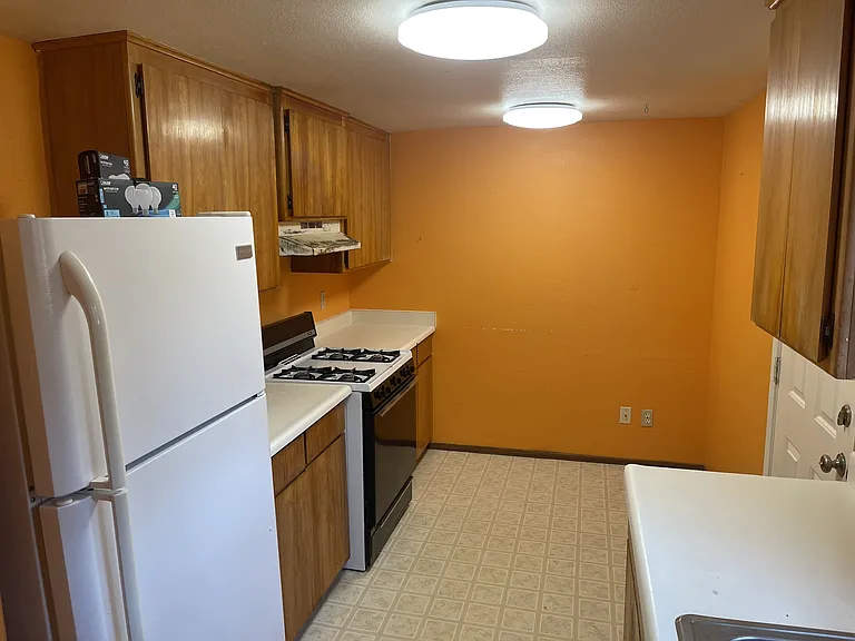 1092 Humboldt Ave #1 — Photo 5