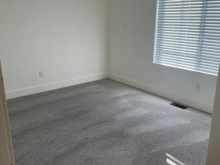 3351 E Kathaway Ln — Photo 5