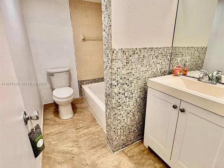 747 SE 1st Way — Photo 8