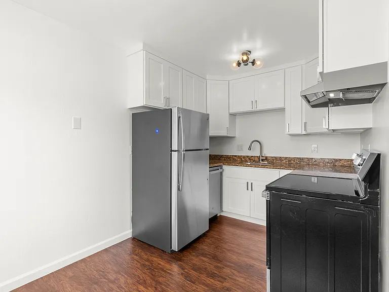 The Edgeworth Apartments — Photo 8