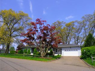 96 Oakleaf Dr, Waterbury, CT 06708