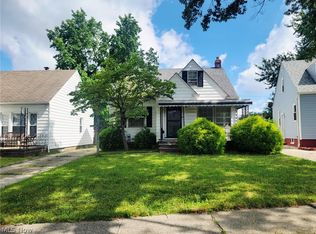 18305 Knoll Dr, Maple Heights, OH 44137