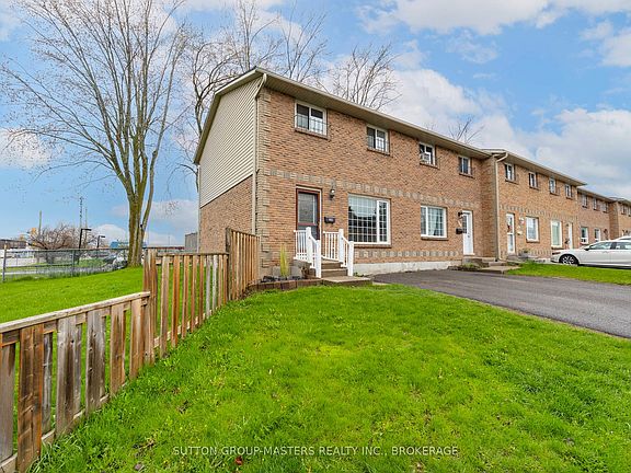 2nd image of 182 Rosemund Cres