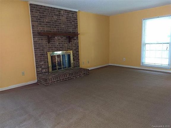 4th image of 512 Mary Charlotte Dr