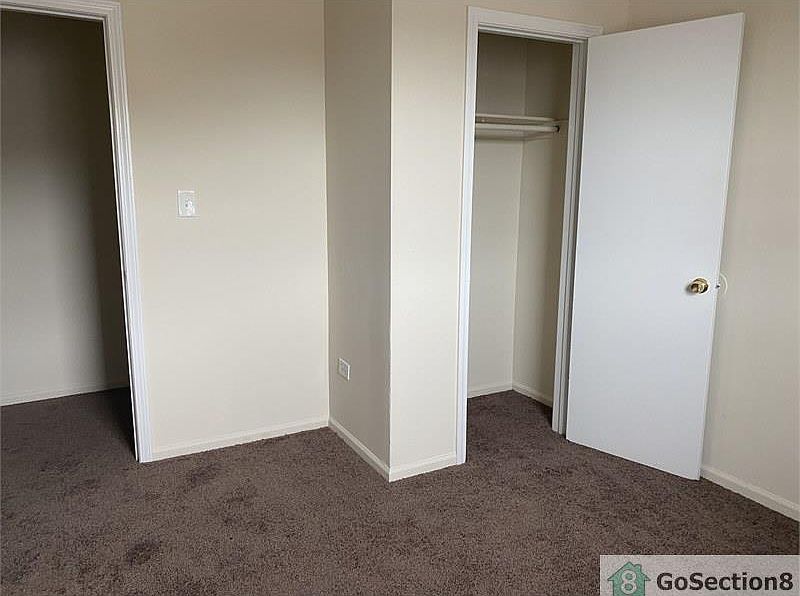 1st image of 4437 S Greenwood Ave #9
