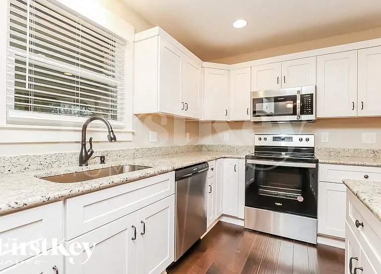 208 Beech Dr — Photo 7