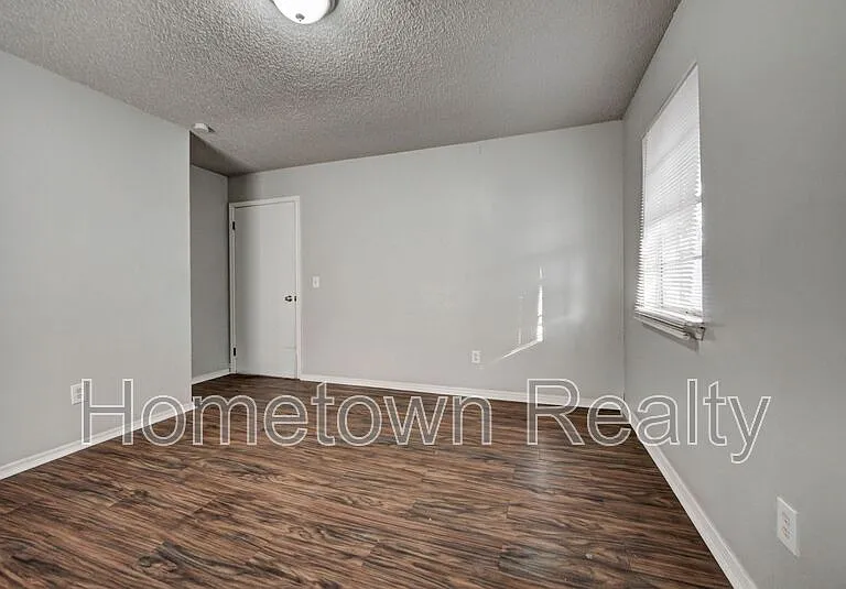 605 W Clarke St — Photo 33