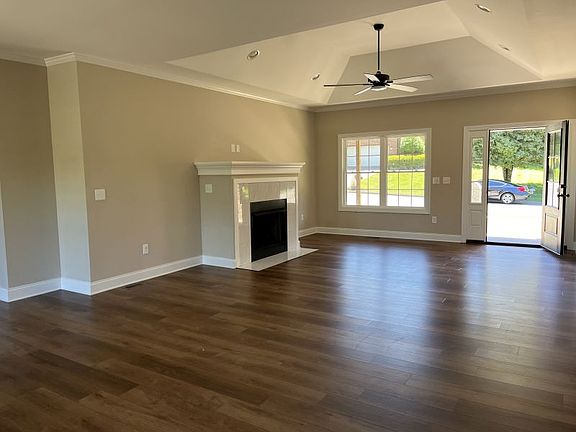 3rd image of 3006 Vicksburg Rd