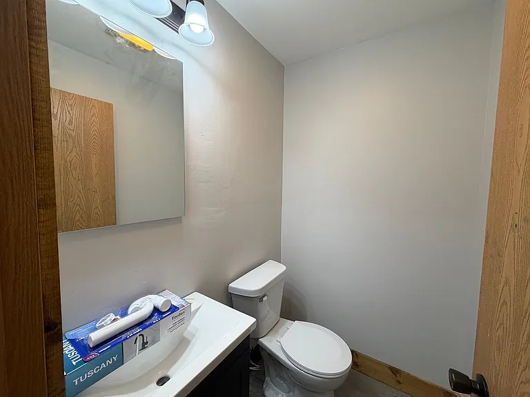317 Earl St — Photo 21