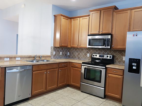 5th image of 646 Arbor Pointe Ave