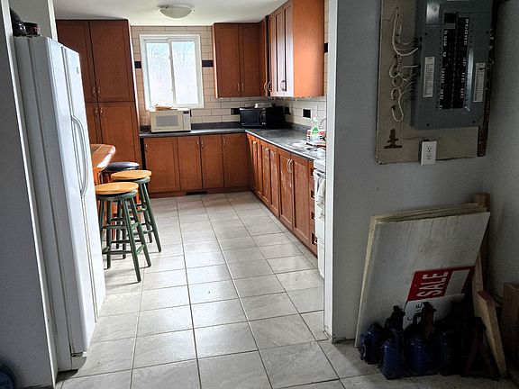 5th image of 751 Bowen Rd