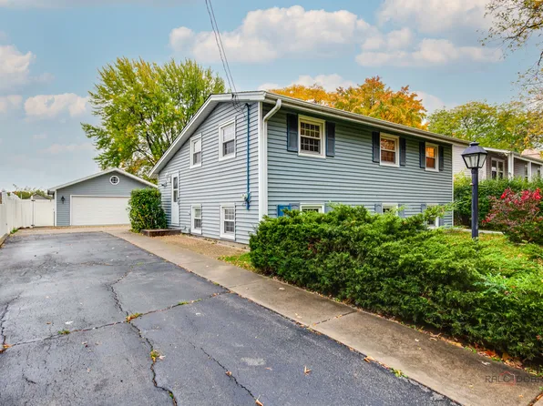 17983 W Winnebago Dr, Grayslake, IL 60030