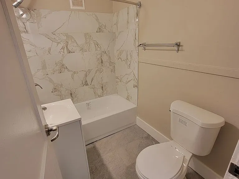 760-782 Shady Dr E — Photo 17