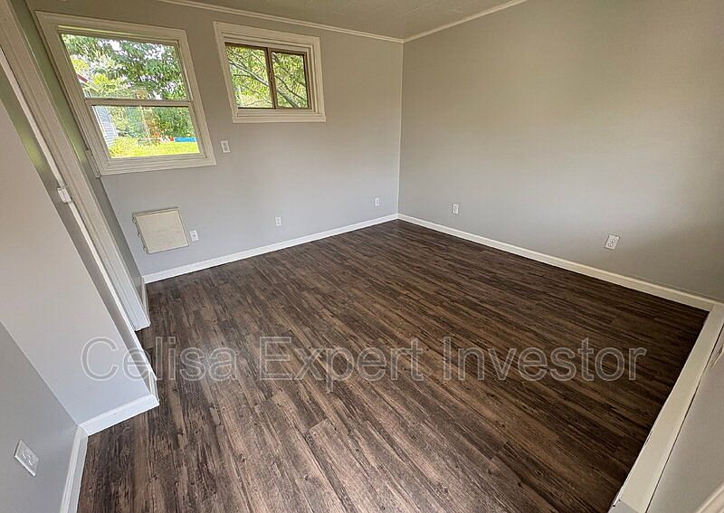 2nd image of 342 Lincoln Hwy E APT 4