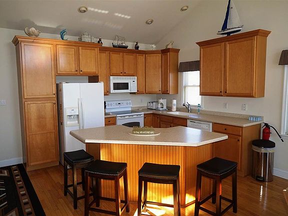 3rd image of 205 50th Street ##e
