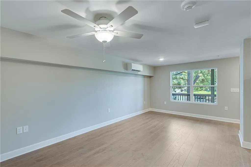 1 bed, 1.0 bath, 636 sqft, $1,250 — Photo 2