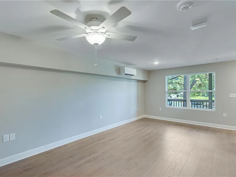 710 Jesse Jewell Parkways Se Corner Level 2 #200 — Photo 2