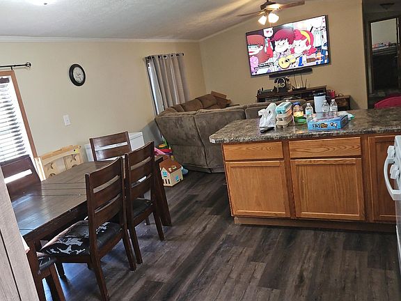 5th image of 611 Cora St