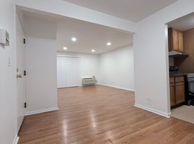 840 N Lakeside Dr, Vernon Hills, IL