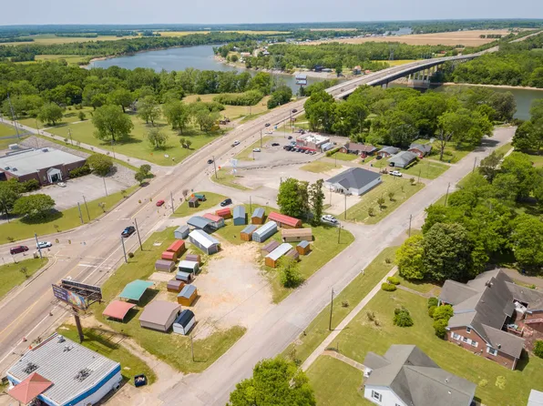 Bridge Ave, Savannah, TN 38372