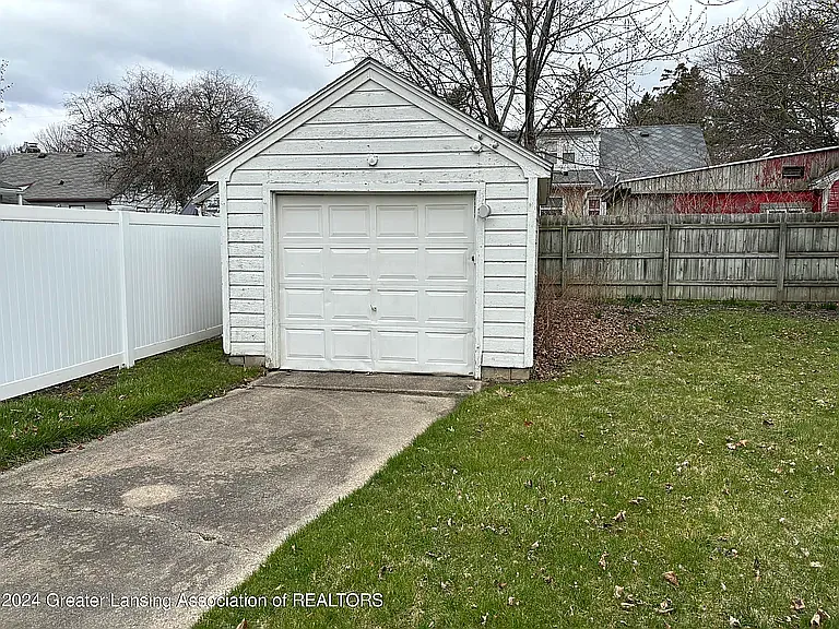 1114 Goodrich St — Photo 8