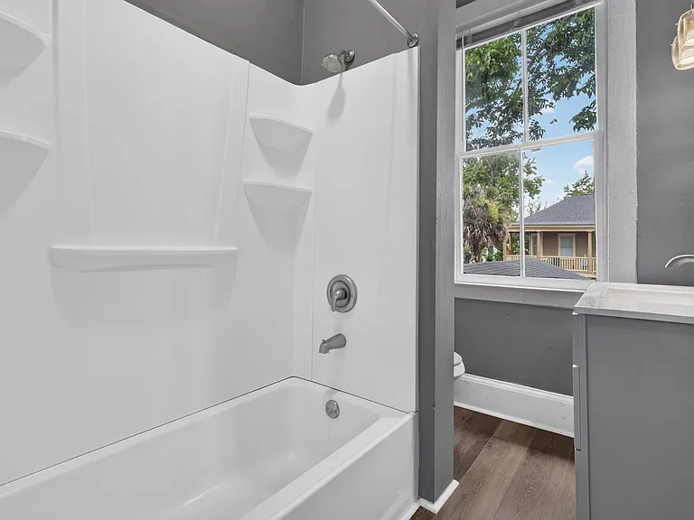 1419 Barnard St #B — Photo 11
