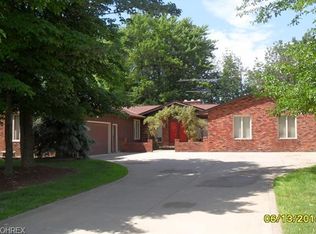 6091 Castlehill Dr, Highland Heights, OH 44143