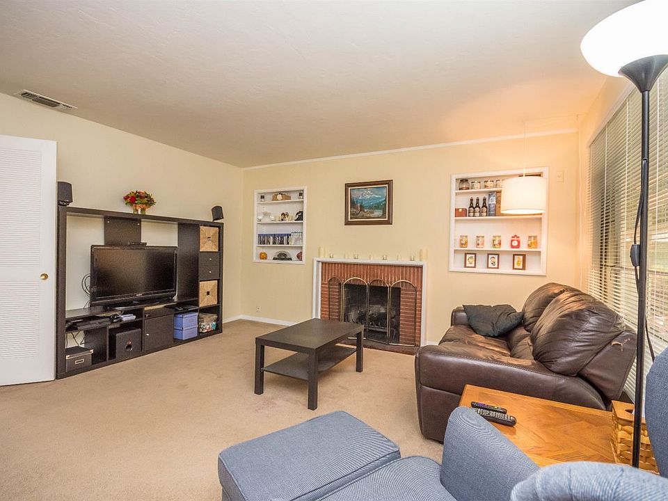 1st image of 2324-2326 Meadowbrook Rd